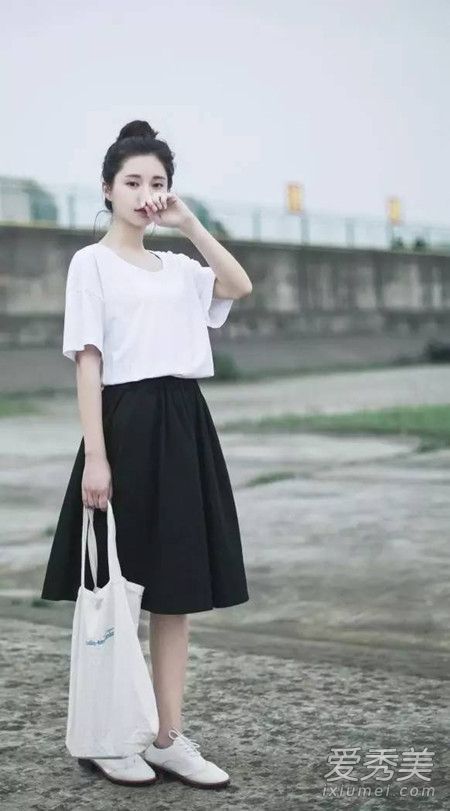 我不知道在我大一的时候怎么穿衣服。学习这些动作，你就可以看起来很好，还可以吮吸你的眼睛。