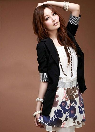 轻盈成熟女性秋季必备的修身套装