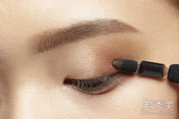 2016年流行垂直渐变眼影画放大眼睛两次