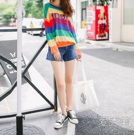 如何搭配几件秋冬季女孩必须选择的毛衣?