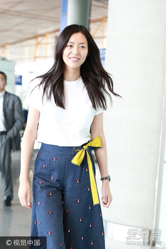 刘雯机场的站台鞋是什么牌子的？夏天新买的美洲狮多少钱？