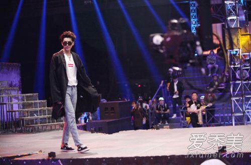 自由式的着装风格是什么？你有自由式连衣裙吗