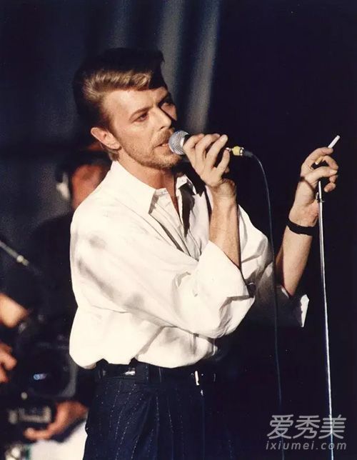 如何搭配白衬衫和男式白衬衫