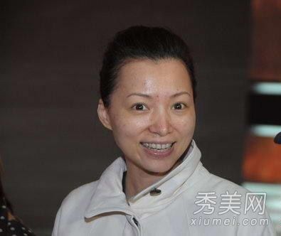 董苏晴严兆权曝光网民尖叫憋不住