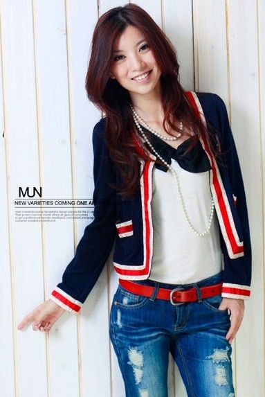 巧搭开襟羊毛衫,抵御阵阵秋风。