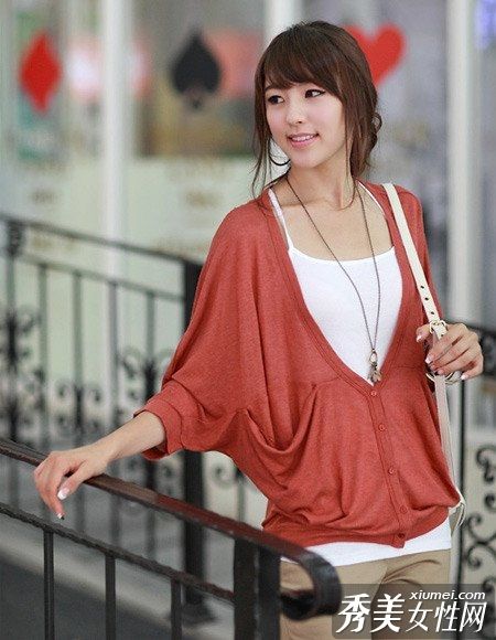 韩凡儿的换季外套穿得像个时髦女人