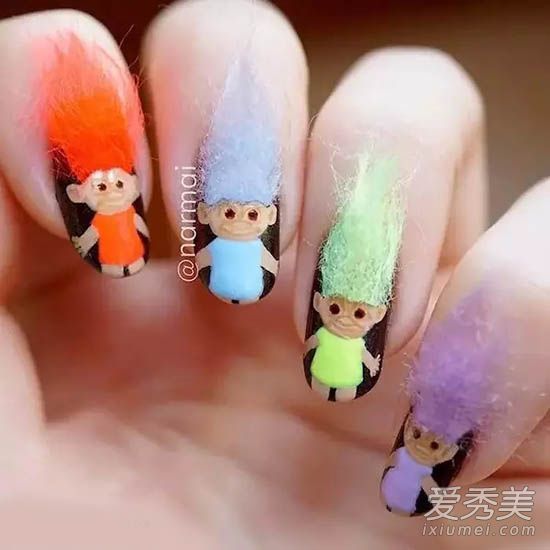 欧美时尚界的“长毛指甲”吓坏了宝贝！