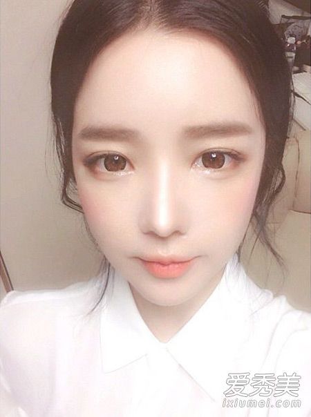 地球之音厌倦了现在在韩国流行的橙色化妆。