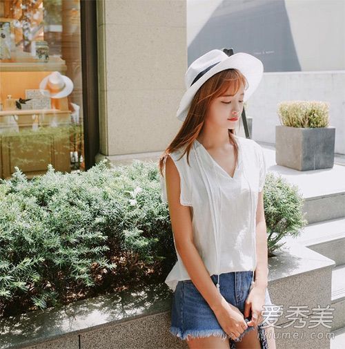 让韩牛教你如何在夏天戴帽子是最时尚的。