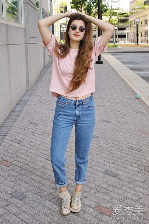 浪漫的粉色夏装衬托出你少女的心。