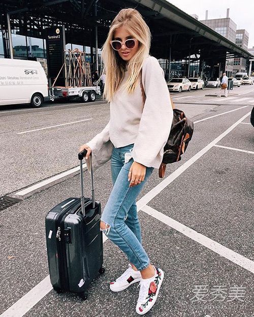 牛仔裤需要这样洗，这样它们就可以和新的一样了。