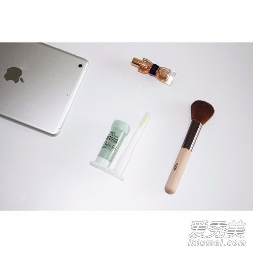 洗耳线怎么样？耳朵清洁线是粉色和蓝色的。