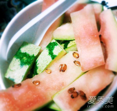 西瓜皮可以敷在脸上吗？如何停止西瓜面膜