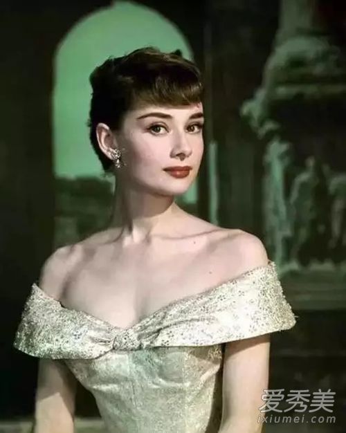 肩部服装应该搭配哪种鞋?2017年单肩裙搭配图片