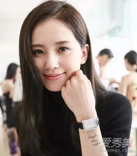 小马给刘涛和刘师师同样的“微笑眼妆”