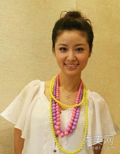 这位斗鸡眼大鼻孔女演员最丑陋的面部特征是不能化妆的。