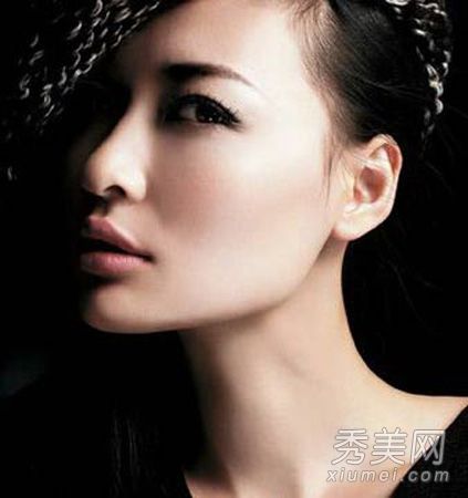 如何用扁平的鼻子来做一个扁平的脸？我会教你如何画3D脸谱。