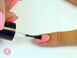 如果我的指甲被抓伤了，我该怎么办？拯救彩绘指甲的五种方法