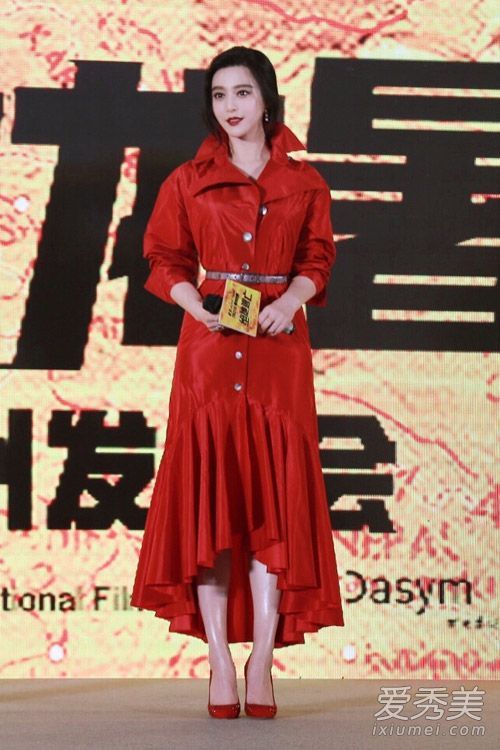 林心如、范冰冰和妮妮都喜欢穿红色的衣服。