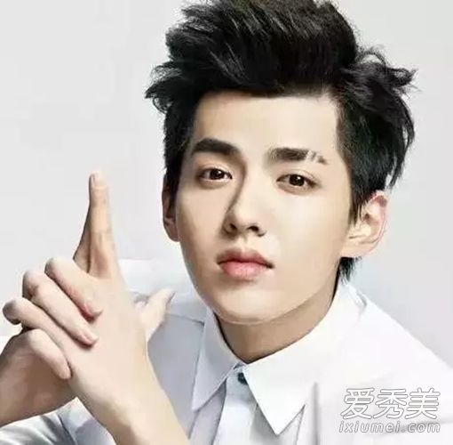 眉心有“缝”2016年就够潮了！吴亦凡剪了眉毛