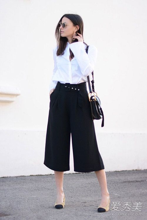 宽腿裤超级时尚。今年夏天你必须从一个开始。