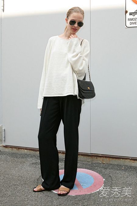 穿着拖鞋也很漂亮。我会告诉你如何穿好拖鞋。