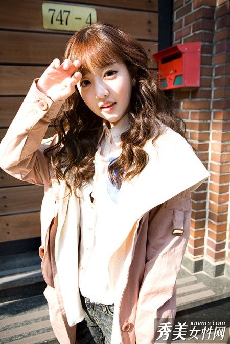 韩国小萝莉展示秋冬新时尚