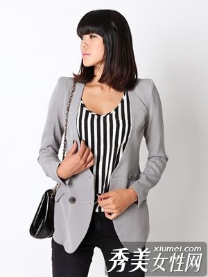 低胸衫和时尚夹克轻松打造性感迷人的风格
