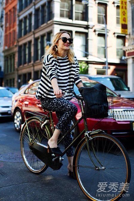 经典的无与伦比的条纹物品夏季衣柜必须有这些