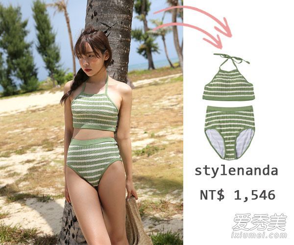 当你在炎热的夏天去海边参加狂欢节时，不要忘记准备一套泳衣。