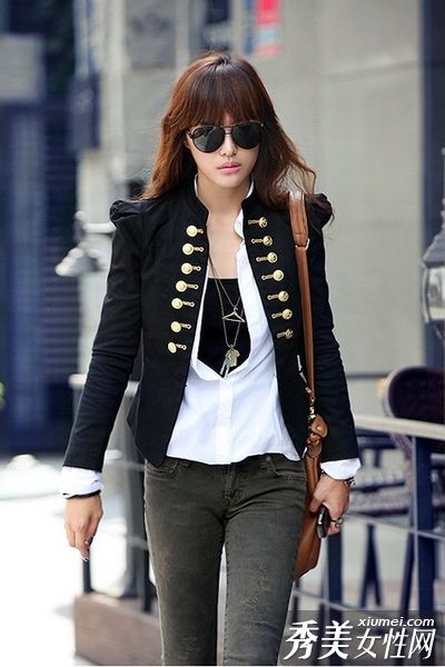 韩国的知识分子和漂亮女孩走出街头