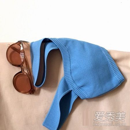 夏天穿什么很酷。这里有所有夏天穿的酷把戏。