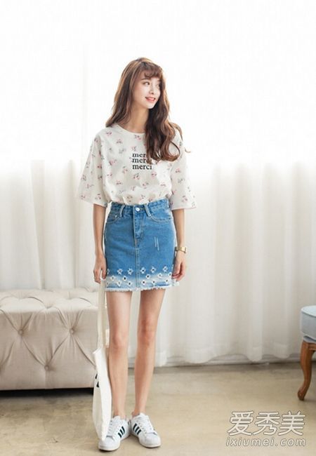 夏天如何打扮？夏天简单的散步和加入一些运动元素会更热。