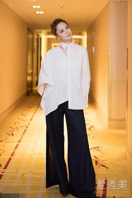 在夏天,当我不知道穿什么的时候,黑色和白色的组合绝对不会出错!