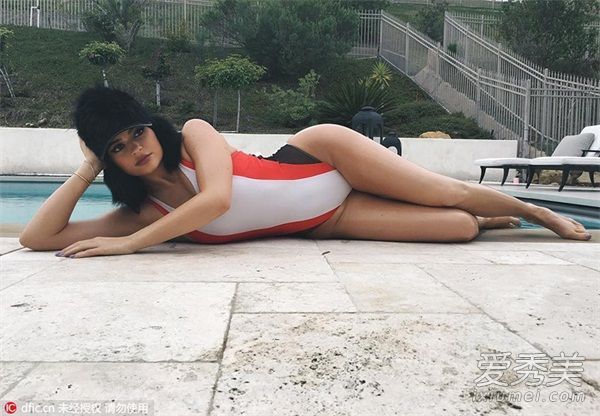 除了比基尼,这些泳衣既时尚又实用。