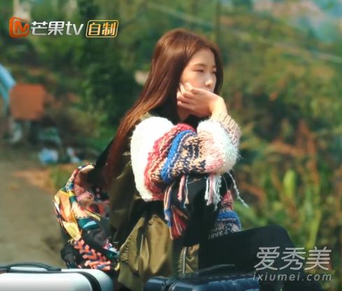 什么牌子的刘思齐彩色背包?