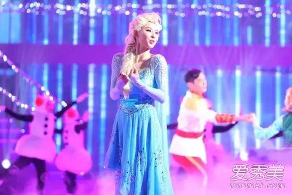 张柏芝《冰雪奇缘》中艾尔莎皇后的化妆模仿课程