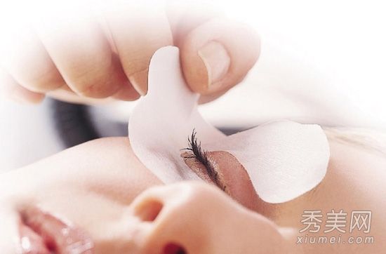 假期后保护黑眼圈的5个眼部护理技巧