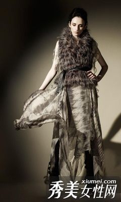 精致的混搭营造出华丽的氛围。