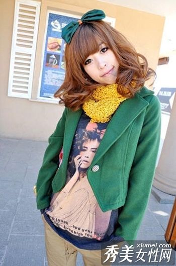 今年秋天，糖果色的外套不会变暗。