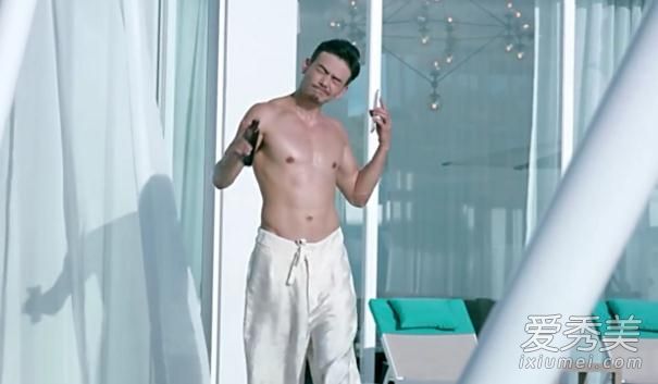 欢乐颂2鲍一凡总是使用什么品牌的防晒霜和晒黑油？