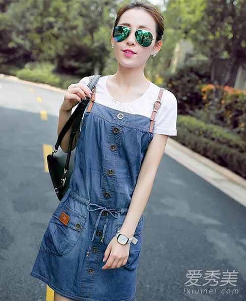 当一个女孩的胳膊很粗的时候，她怎么能在夏天穿无袖连衣裙呢？