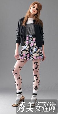 连裤袜给女孩的风情。