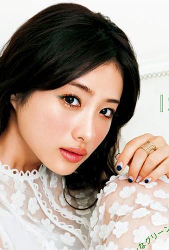 日本戏剧中最热门的“桃唇妆”化妆步骤