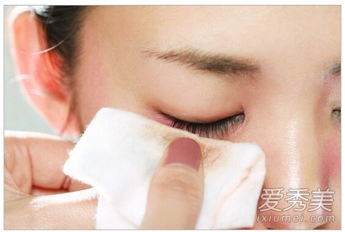 我可以不用化妆就用洗面油吗？事实证明，这将使皮肤更好