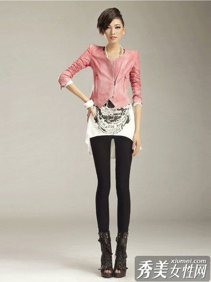 穿上帅气的皮衣,成为冷艳的美女。