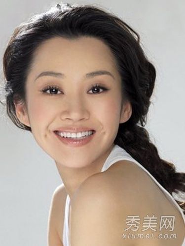 许晴整容手术前后的酒窝化妆比较