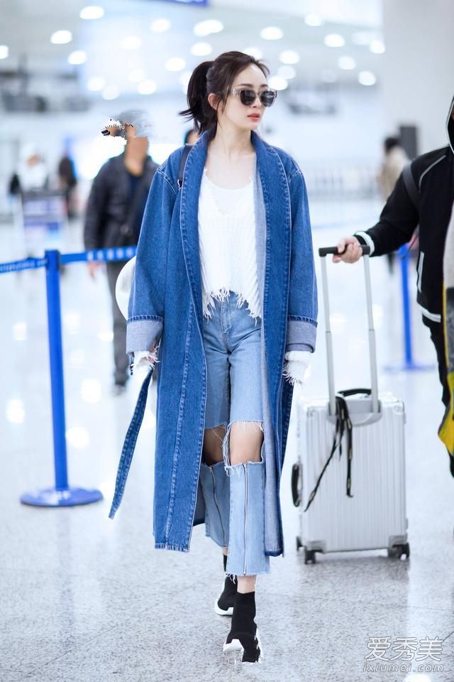 春天是穿牛仔裤的季节。杨幂像这样又高又瘦！