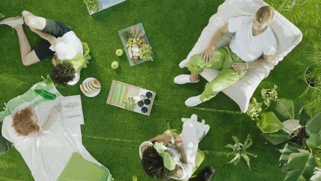 OPPO鲜绿色成为2017年最时尚的颜色时尚圈正在使用它的凹形