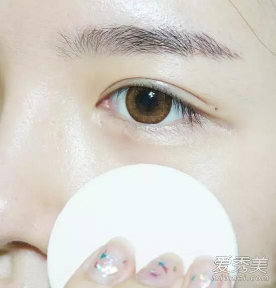 冬天的日常化妆课程感觉自然，看起来也不错。